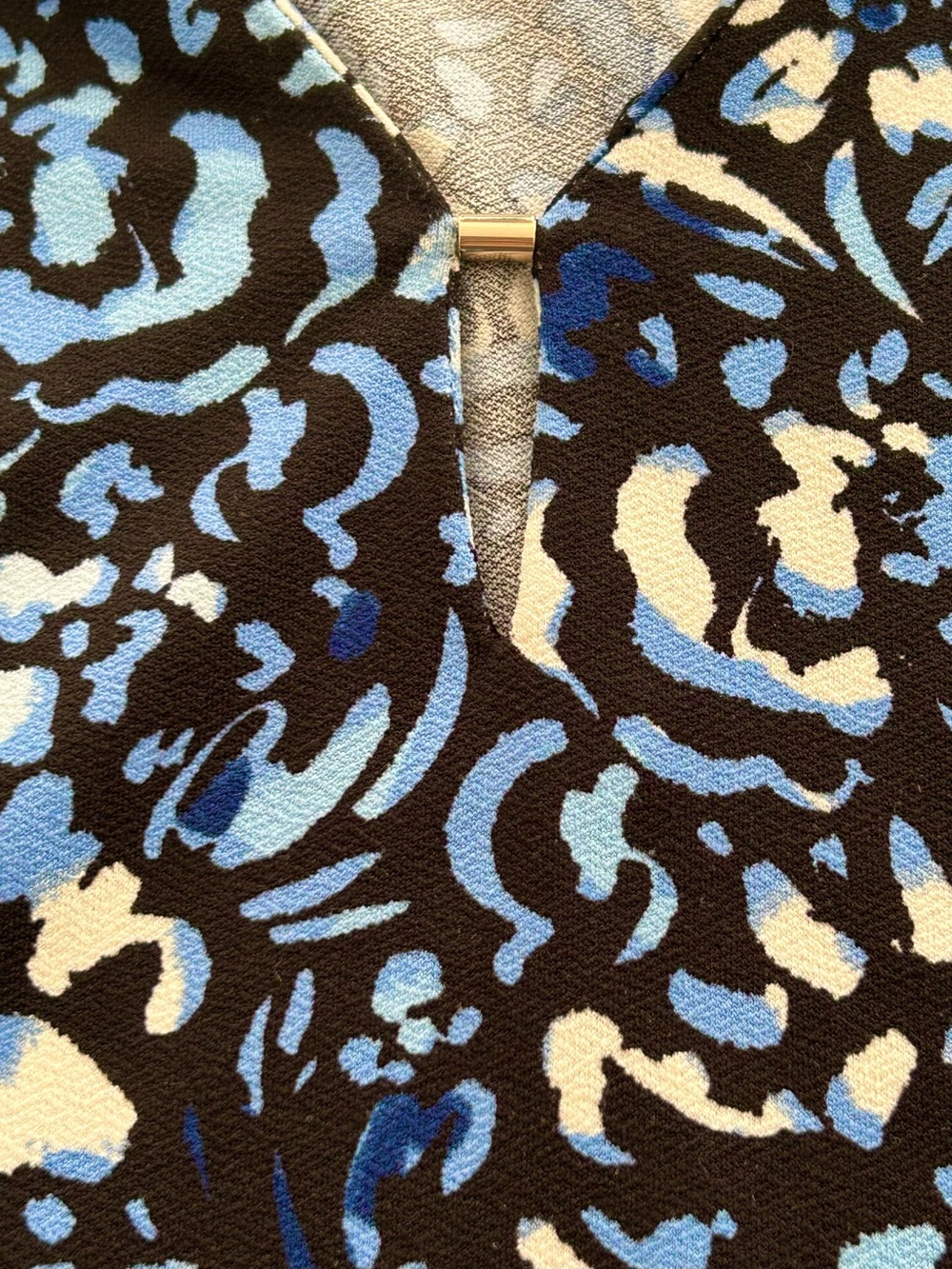 JONES NEW YORK BLOUSE Blue Black Floral Keyhole V-neck 3/4 sleeves Medium - Picture 6 of 7
